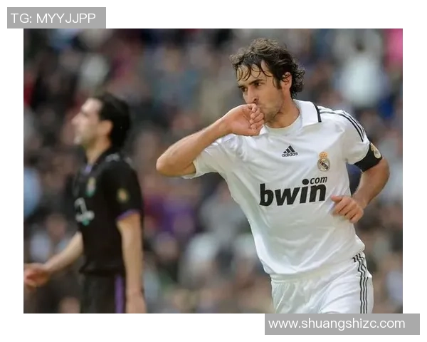 足球明星李如凡的传奇之路与辉煌成就揭秘